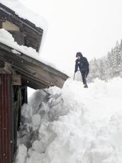 除雪作業中の転落や落雪巻き込まれなど雪の事故相次ぐ…大雪のピークは越える