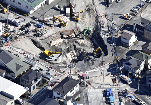 八潮道路陥没、１２０万人の下水道使用自粛をあす正午に解除…緊急放流やバイパス管で流量減