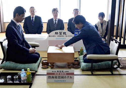 棋聖戦第４局開始、一力遼棋聖と井山裕太王座が左上から競り合い…「主導権争いが最初の見所」