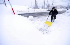 雪国では欠かせない「雪かき」、みんなで力合わせて安全に