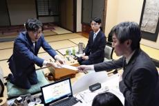 強気のしのぎ目指した井山王座が１１３手目を封じ１日目終了…一力棋聖との棋聖戦第４局は「勝負どころ」に