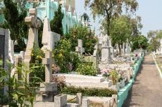 「007」ジェームズ・ボンド俳優の墓地が荒らされ破壊される 家紋がはぎ取られ… ファンが発見し怒り