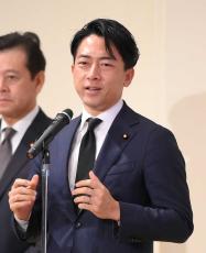 小泉進次郎氏 総裁選出馬「自分で決める」「いちいち親父に仰ぎますか？」父・純一郎氏からの「出るな」否定