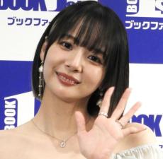 まるで別人！役満ボディ岡田紗佳“激レア変顔”に「私しかやってませんでした」