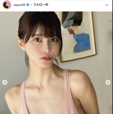 岸明日香　眩しすぎるデコルテライン&美ボディで悩殺　「可愛すぎて眩しい」「もはや芸術」