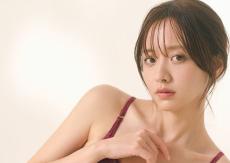 森香澄アナ「本命ランジェリー」着こなす七変化！うっとり表情でイチゴぱっくん姿も公開