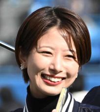 フジテレビ・海老原優香アナの新年あいさつショットに「スタイル抜群！」「サービスショットかな」の声