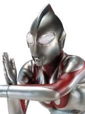 「ウルトラマン」vsザラブ星人がモデル！夜間戦闘Ver.超絶フィギュアが登場　ボディ全体に夜の色合いを再現