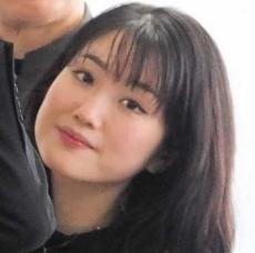 吉本新喜劇33歳人気女優〝ブレブレ〟ミニスカショットに「ブレても綺麗」「推し愛はブレません」の声