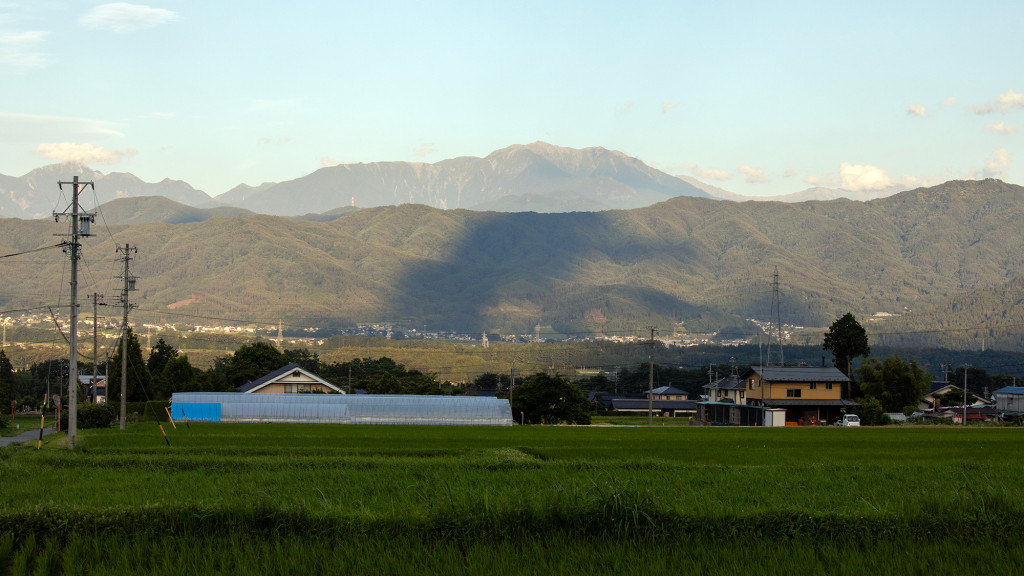 都会と郷里をつなぐもの