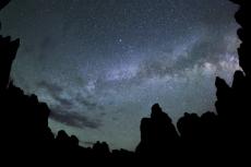 銀河系の星間雲が氷河期をもたらした可能性　ボストン大らの研究